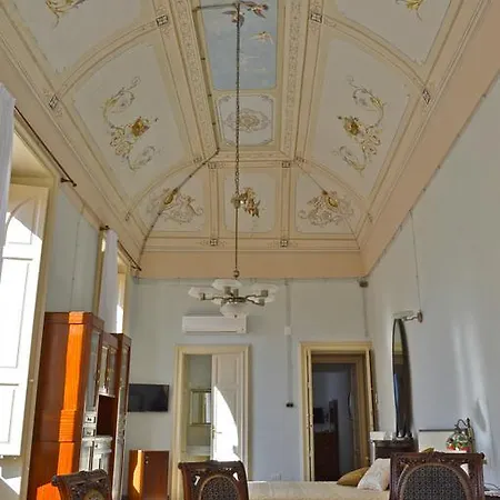 Palazzo Vallebona فندق مبيت وإفطار غالّيبولي