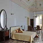 Palazzo Vallebona فندق مبيت وإفطار غالّيبولي
